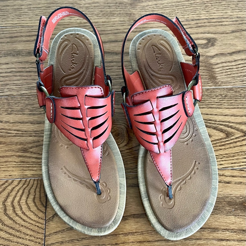 NWT - Clark’s sandals - unique orange color - size 6 - never worn - comfortable